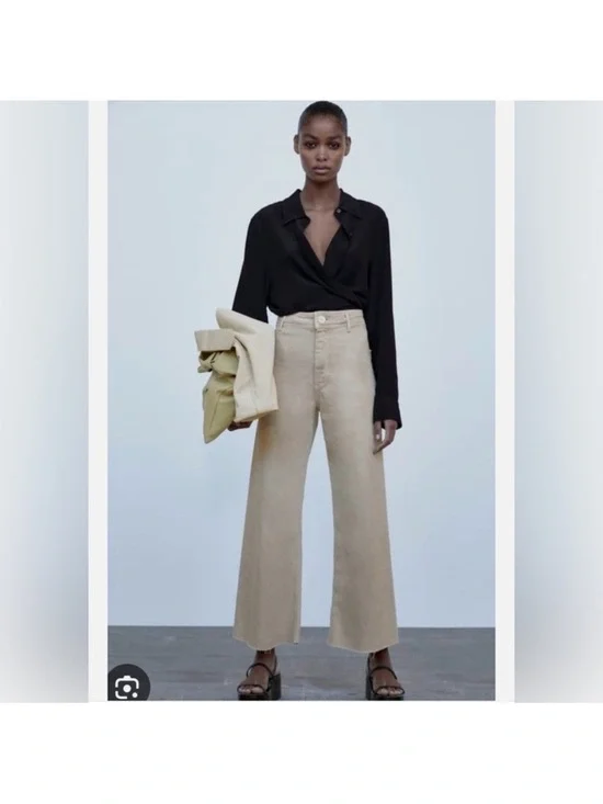 Zara Beige Straight Jeans with Raw Hem - Picture 3 of 3